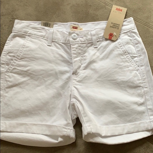 Levi's Pants - Levi's white shorts, 4.5 in inseam, flat pockets